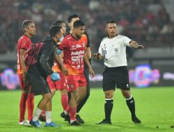 Fakta Unik Wasit yang Pernah Main di Liga Profesional