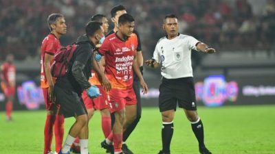 Fakta Unik Wasit yang Pernah Main di Liga Profesional
