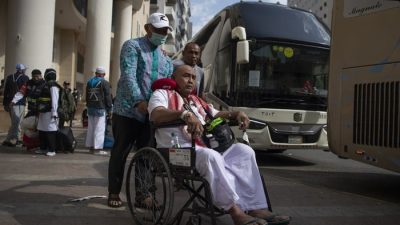 Tim KKHI Madinah Lakukan Evakuasi Pasien, Jemaah: Pelayanannya Luar Biasa