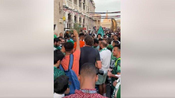 Tradisi Aneh Suporter dari Berbagai Negara