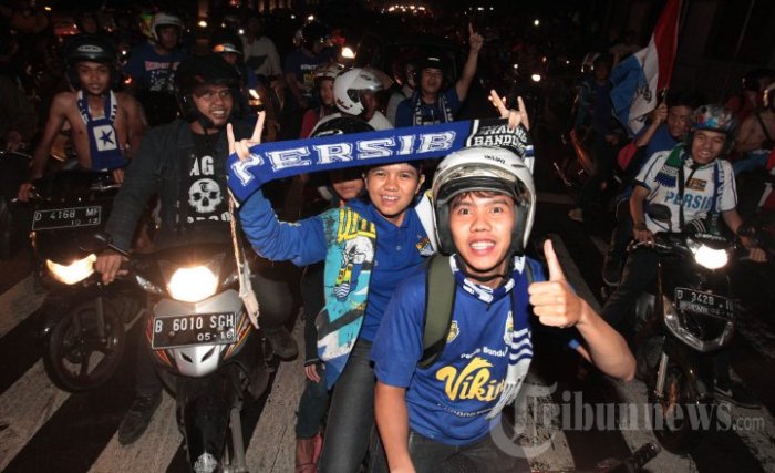 Persib Tertahan di Pesta Juara, Ada Kontroversi dan Gol Bunuh Diri