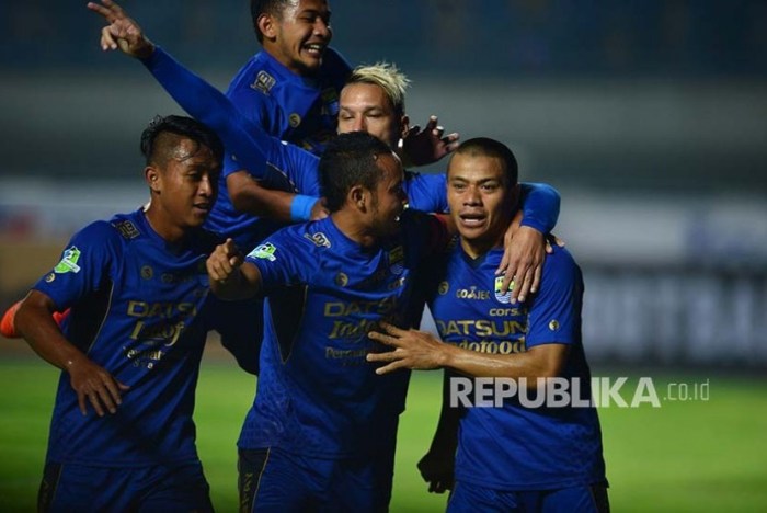 Persib Tertahan di Pesta Juara, Ada Kontroversi dan Gol Bunuh Diri