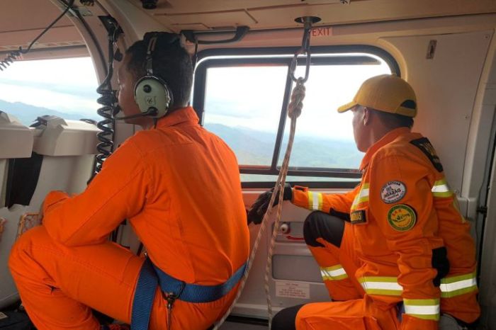 Tim SAR Gabungan hentikan proses evakuasi jalur udara kecelakaan ... Helikopter Tak Bisa Mendarat, Tim SAR Pakai Lifting Selamatkan Korban