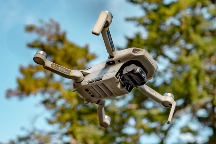 10 Rekomendasi Drone Mini Terbaik 2022 | Pricebook 10 Rekomendasi Drone Mini Terbaik 2022 | Pricebook