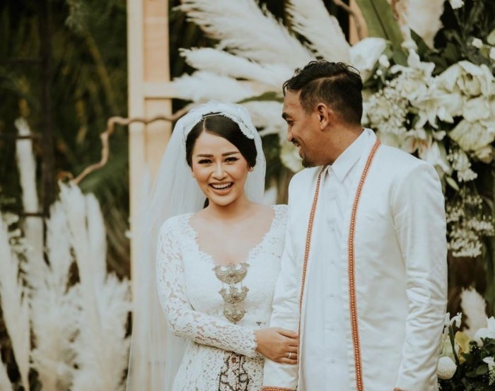 12 Pernikahan Artis Paling Curi Perhatian Sepanjang 2021 Artis A Umumkan Pernikahan Mendadak, Netizen Heboh