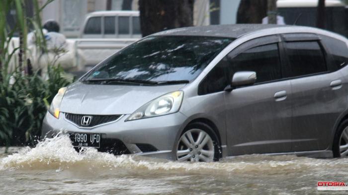 Panduan Perawatan Mobil di Musim Hujan