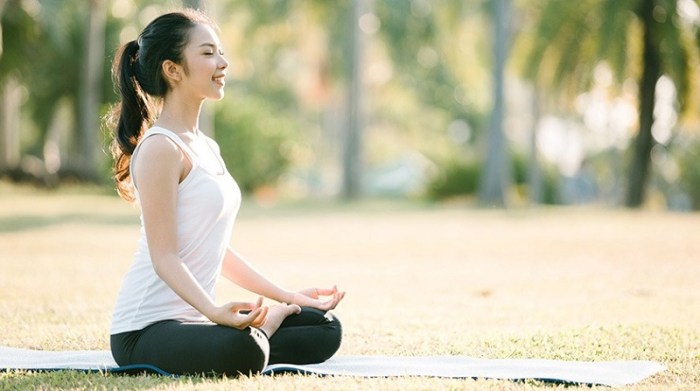 Yoga Sore Hari, Cara Simpel Jaga Mental dan Tubuh