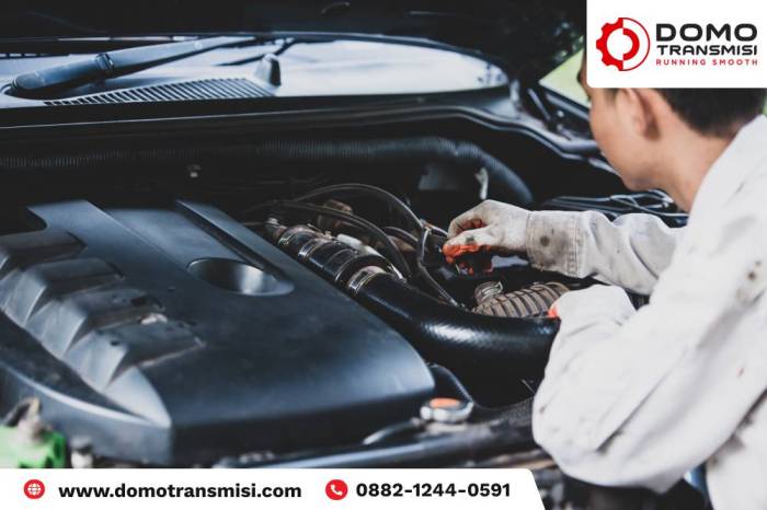 Begini 9 Cara Membersihkan Mesin Mobil Yang Aman - Domotransmisi.com Panduan Lengkap Membersihkan Mesin Mobil