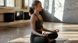 Yoga Sore Hari, Cara Simpel Jaga Mental dan Tubuh