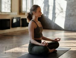 Yoga Sore Hari, Cara Simpel Jaga Mental dan Tubuh