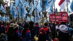 Buruh Protest di Balaikota Jakarta Tuntut Kenaikan Upah Minimum