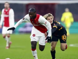 Manchester United Tertarik Pemain 17 Tahun dari Ajax Saingan Liverpool