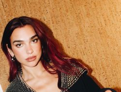 Dua Lipa Pecat Manajer Karena Tolak Musisi Pro-Palestina di Glastonbury 2025
