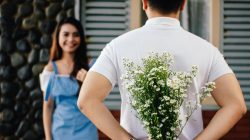 Kode Pria Diam-Diam Jatuh Cinta Berdasarkan Psikologi