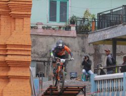 Juara Indonesian Downhill Urban 2025 di Pasuruan oleh Khoiful Mukhib