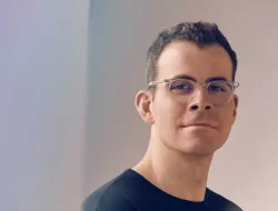 Bos Instagram Bantah Meta Mendengarkan Pembicaraan Pengguna