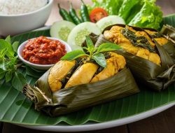 Resep Pepes Ayam Kemangi Bumbu Kuning Tradisional Sehat dan Aromatik