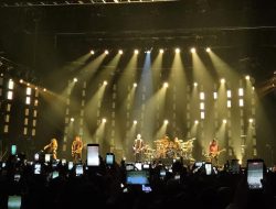 Smashing Pumpkins Buka Konser Rock Invasion 2025 di Jakarta dengan Lagu Glass Theme