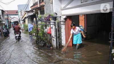 Sungai Ciliwung Meluap, 20 RT di Jakarta Terendam Banjir Selasa Pagi