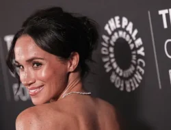 Meghan Markle Debut di Paris Fashion Week untuk Dukung Creative Director Balenciaga