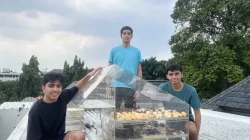 Inisiatif Tiga Pelajar Ubah Sampah Makanan Jadi Pakan Unggas Gratis untuk Peternak