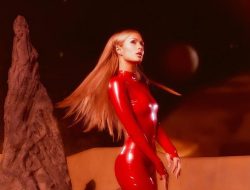 Paris Hilton Gaya Britney Spears Buktikan Persahabatan Sebagai Sumber Kebahagiaan