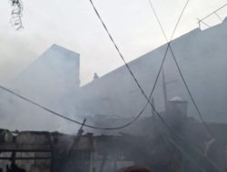 Kesaksian Ketua RW tentang Kebakaran di Palmerah Jakbar dengan Dentuman Keras