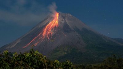 Merapi Luncurkan Awan Panas Guguran 6 Kali, Jarak Terjauh 2,5 Km