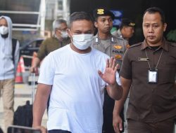 Gubernur Riau Abdul Wahid Datang ke KPK setelah Terjaring Operasi Tangkap Tangan