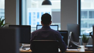 Pekerja Sering Mengalami Stres Menjelang Akhir Tahun, Psikolog Jelaskan Arti Burnout