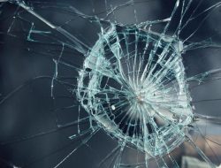 Bus Hancur Parah, Penumpang Terjepit Dalam Kecelakaan