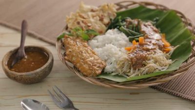 10 Tempat Makan Pecel Terbaik di Solo Kuliner Ikonik Jawa 2026