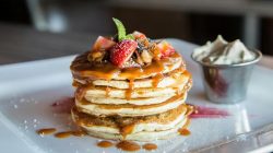 Membuat Pancake dengan Magic Com yang Praktis dan Hemat Waktu