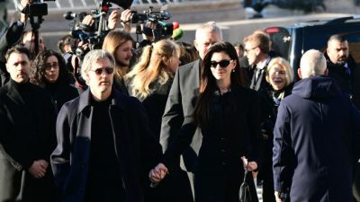Jenazah Valentino Garavani Dikebumikan, Anne Hathaway dan Anna Wintour Tampil Muram Berpakaian Hitam