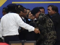 Pingsan Saat Lepas Jenazah Korban ATR, Menteri Ngaku Kelelahan