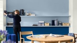 Biru Warna Tahun 2026, Simak Cara Pengaplikasiannya di Interior Rumah agar Tidak Monoton